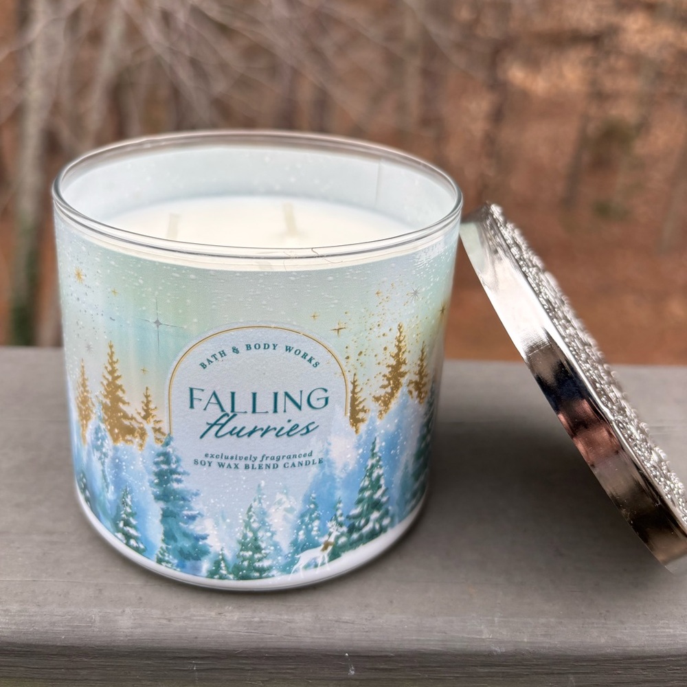 Bath & Body Works 3 Wick Candle Falling Flurries